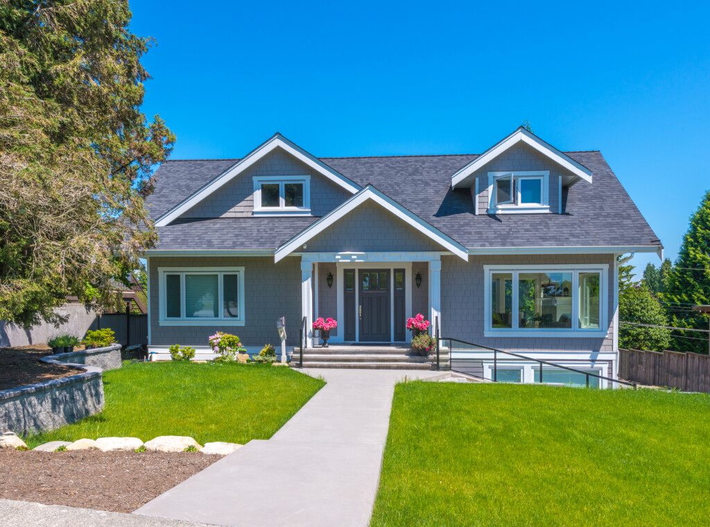 Big Custom Made Luxury House With Nicely Trimmed and Landscaped